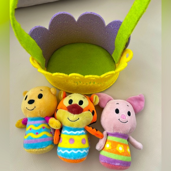 Itty Bittys Easter Basket: Winnie the Pooh & Friends - Picture 2 of 2